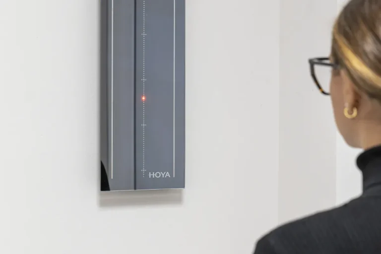 macchinario hoya per effettuare la centratura dell'occhiale